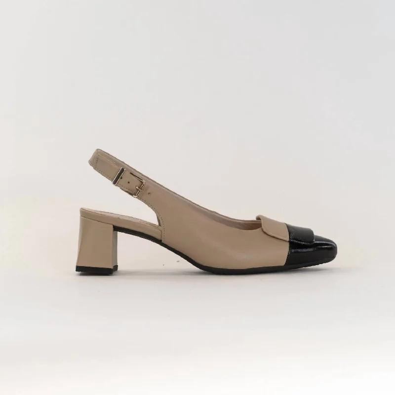 Women's brocade stiletto heel pumps with a vintage feelWomen's Shoes In Beige/ Schwarz Women's brocade stiletto heel pumps with a vintage feelWomen's Shoes In Beige/ Schwarz