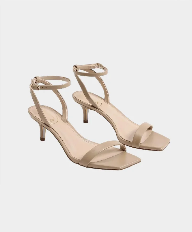 Women's metallic leather stiletto heel pumps with a reflective surfaceWomen's Rayelle Kitten Heel In Beige Blush Women's metallic leather stiletto heel pumps with a reflective surfaceWomen's Rayelle Kitten Heel In Beige Blush