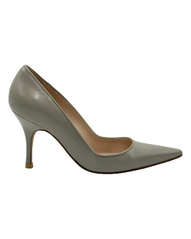 Women's bronze stiletto heel pumps for a warm and metallic lookManolo Blahnik Pointed Pumps in Grey Leather Women's bronze stiletto heel pumps for a warm and metallic lookManolo Blahnik Pointed Pumps in Grey Leather