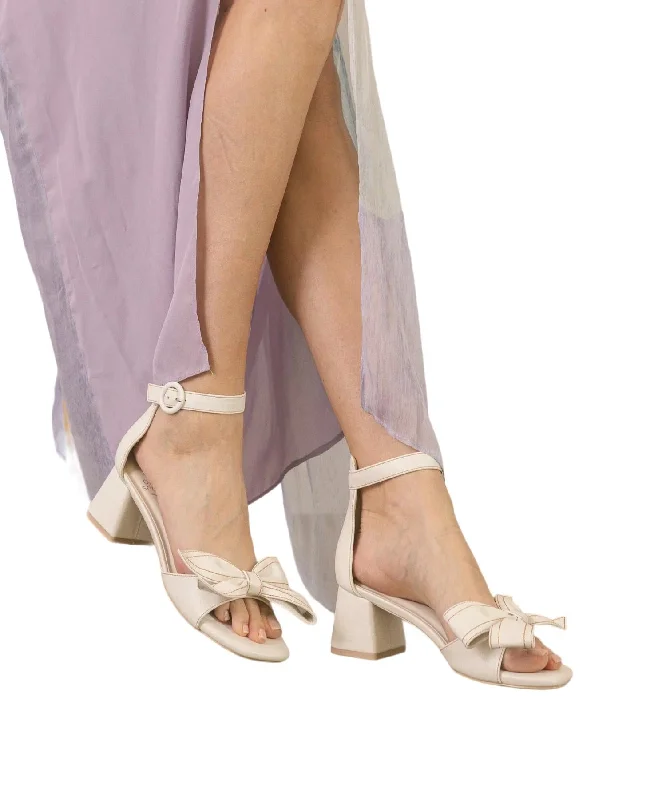 Women's prom stiletto heel pumps in a shimmery fabricWomen's Made For Fun Bow Heels In White Women's prom stiletto heel pumps in a shimmery fabricWomen's Made For Fun Bow Heels In White