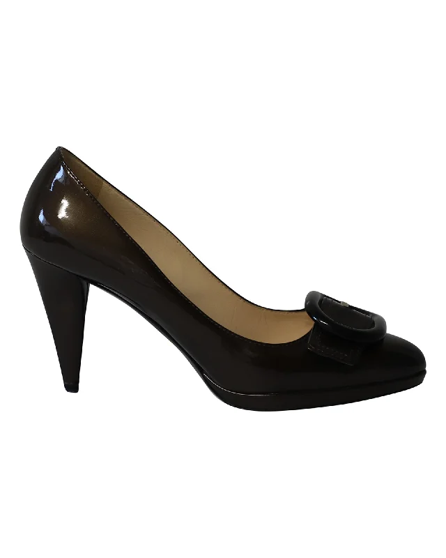 Women's evening gala stiletto heel pumps in a long - lasting colorPrada Buckle Embellished Pumps in Brown Patent Leather Women's evening gala stiletto heel pumps in a long - lasting colorPrada Buckle Embellished Pumps in Brown Patent Leather