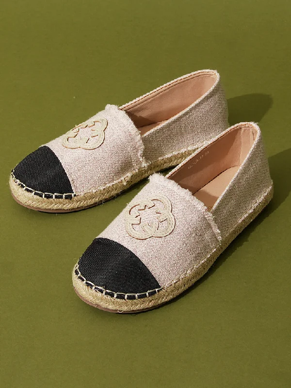 Women's Metallic Foil - Finish Loafers in Gold for a Glamorous Night Out Women's Metallic Foil - Finish Loafers in Gold for a Glamorous Night Out Salix Loafers Women's Metallic Foil - Finish Loafers in Gold for a Glamorous Night Out Women's Metallic Foil - Finish Loafers in Gold for a Glamorous Night Out Salix Loafers