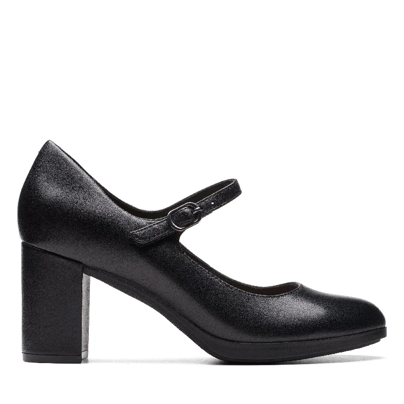 Women's Geometric - Patterned Loafers in Multicolor for a Fashion - Forward Look Clarks Bayla Nora in Black Leather Women's Geometric - Patterned Loafers in Multicolor for a Fashion - Forward Look Clarks Bayla Nora in Black Leather