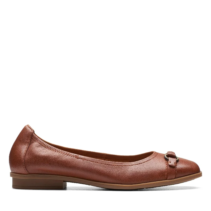 Women's Geometric - Patterned Loafers in Multicolor for a Fashion - Forward Look Clarks Lyrical Sky in Brown Leather Women's Geometric - Patterned Loafers in Multicolor for a Fashion - Forward Look Clarks Lyrical Sky in Brown Leather
