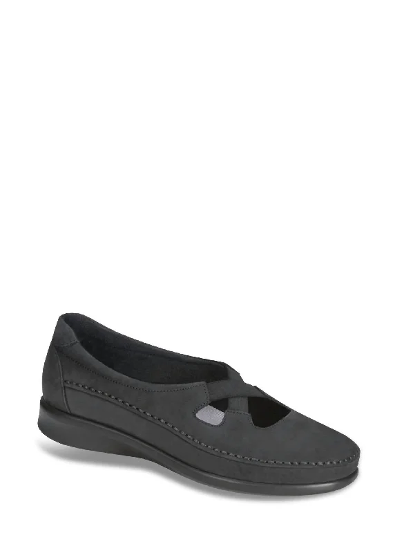 Women's Geometric - Patterned Loafers in Multicolor for a Fashion - Forward Look Crissy Slip On Loafer - Medium In Nero Women's Geometric - Patterned Loafers in Multicolor for a Fashion - Forward Look Crissy Slip On Loafer - Medium In Nero