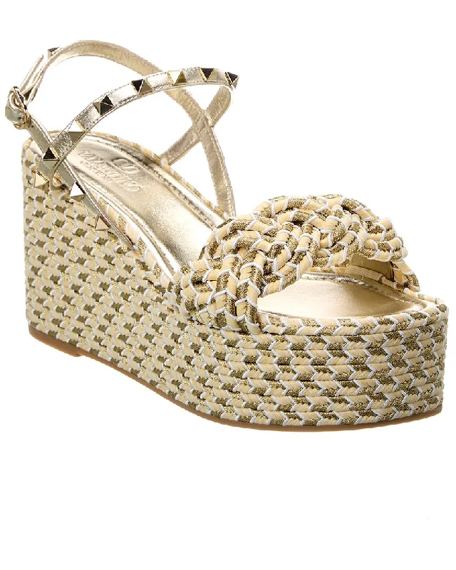 Women's Sandals with a Floral - Printed Upper in Pink for a Feminine Spring LookValentino Rockstud 95 Leather Platform Sandal Women's Sandals with a Floral - Printed Upper in Pink for a Feminine Spring LookValentino Rockstud 95 Leather Platform Sandal