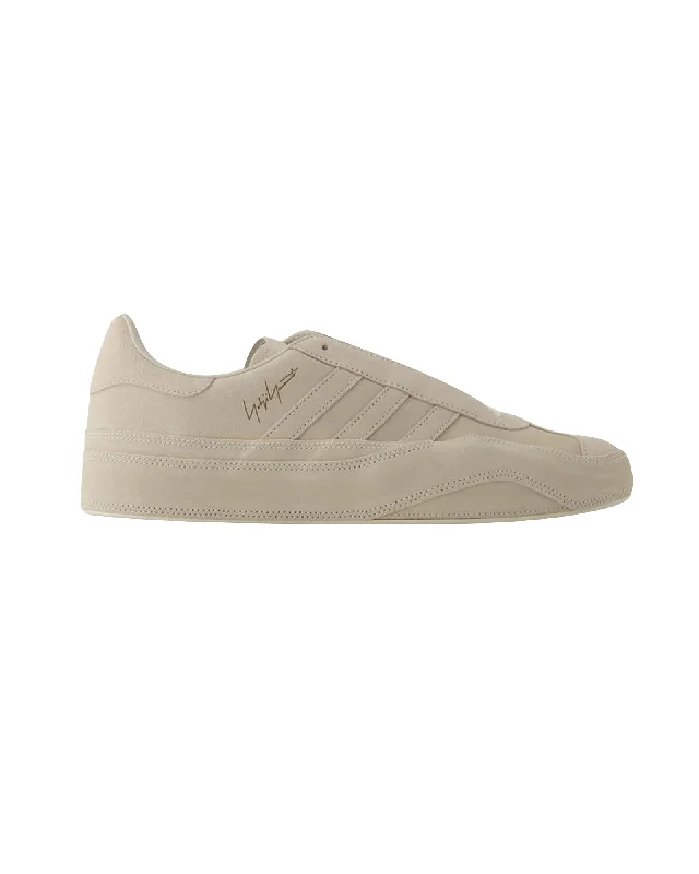 Water - Resistant Women's Hiking Sneakers with Traction Outsoles for Outdoor AdventuresGazelle Sneakers - Y-3 - Leather - White Water - Resistant Women's Hiking Sneakers with Traction Outsoles for Outdoor AdventuresGazelle Sneakers - Y-3 - Leather - White