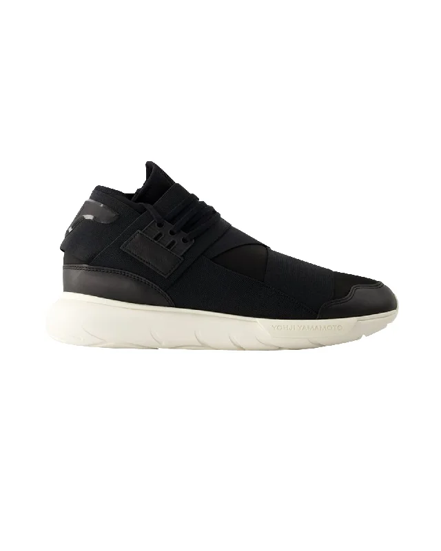 Women's Sneakers with Removable Insoles for Easy Cleaning and CustomizationQasa Sneakers - Y-3 - Leather - Black Women's Sneakers with Removable Insoles for Easy Cleaning and CustomizationQasa Sneakers - Y-3 - Leather - Black