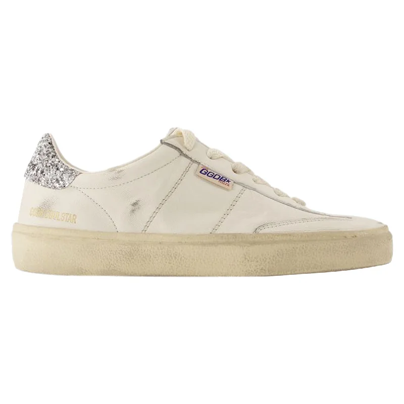 Vegan - Friendly Women's Sneakers Made from Recycled Materials for an Eco - Conscious ChoiceSoul Star Sneakers - Golden Goose Deluxe Brand - Leather - White/Silver Vegan - Friendly Women's Sneakers Made from Recycled Materials for an Eco - Conscious ChoiceSoul Star Sneakers - Golden Goose Deluxe Brand - Leather - White/Silver